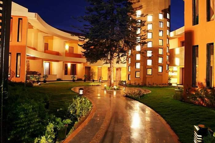 Sahil Sarovar Portico Lonavla Exterior foto