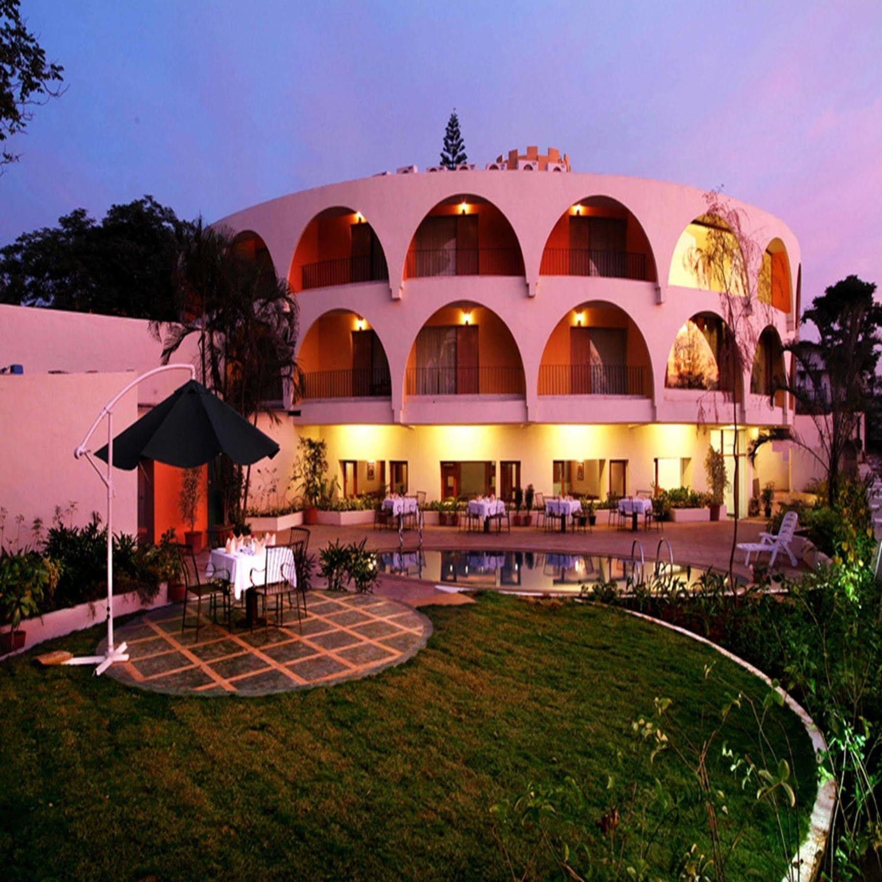 Sahil Sarovar Portico Lonavla Exterior foto